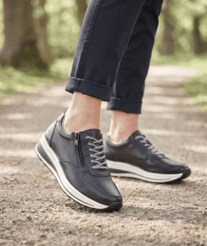 Freya Trainer - Black